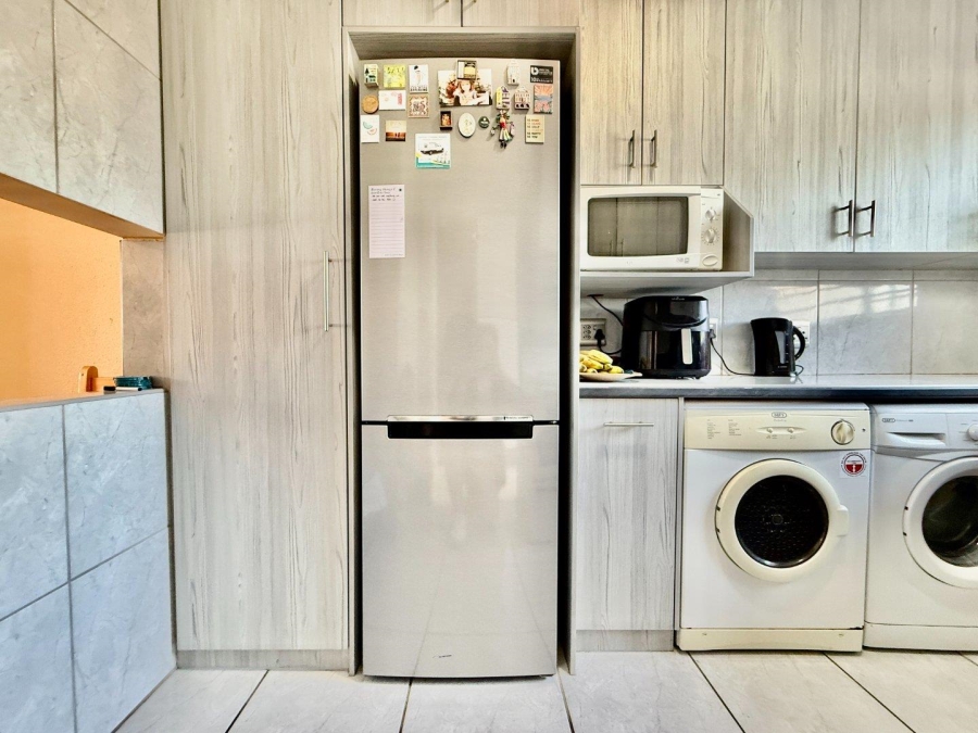 2 Bedroom Property for Sale in Harfield Village Western Cape